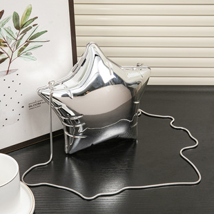 Silver Five-Pointed Star Chain Underarm Bag with Acrylic, Suitable for Holding Coins, Keys, Lipstick, Hand-Held or Crossbody, Star-Shaped Design
