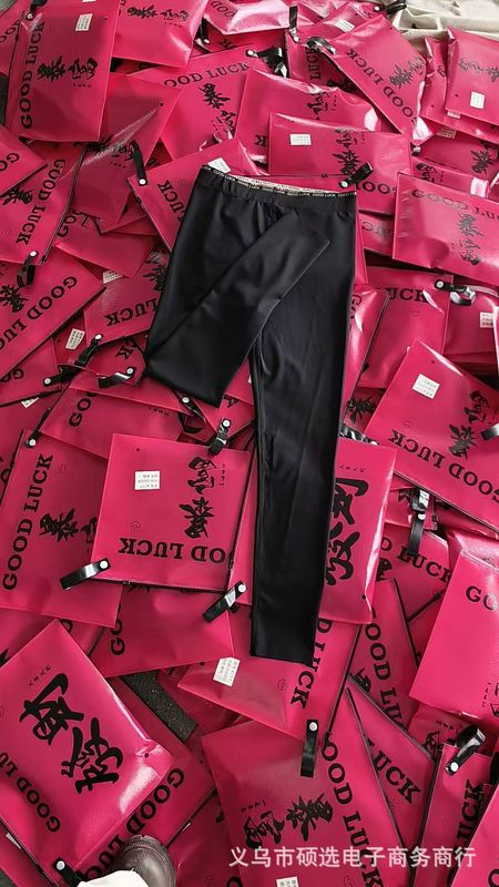 雲のズボンの高腰の金のシームレスなベルベットの保温の底のズボンの女性の秋冬の外で身を修めるのはやせている9分の小さい黒いズボンです。|undefined