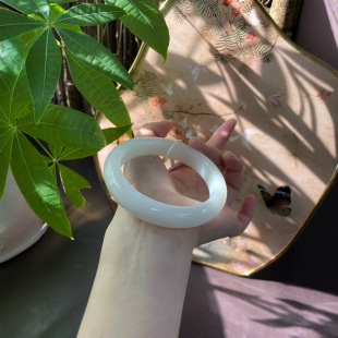 Jin Yu Tang Xinjiang exquisite Hetian jade white jade bracelet jade delicate warm and moist high whiteness good bracelet type full