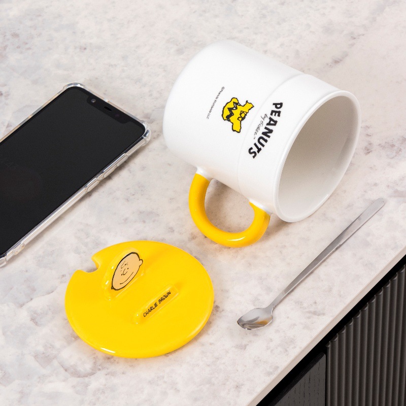 Taza de agua Snoopy auténtica, taza de pareja creativa de dibujos animados, taza de alto valor con tapa, taza de regalo de cerámica con cuchara