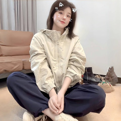 早春韩系短款薄款冲锋衣外套女款春季新款2025小个子休闲夹克上衣