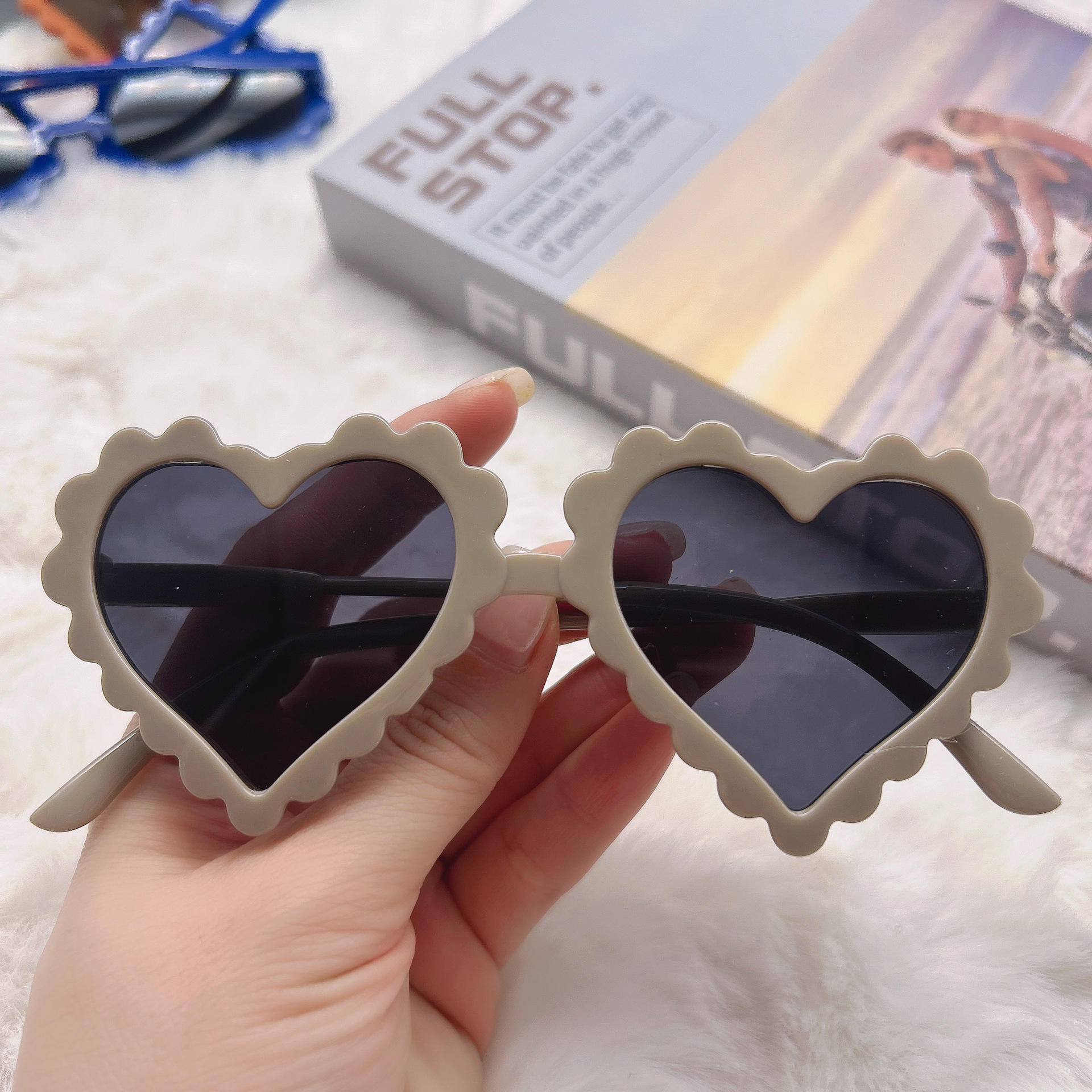 Gafas de sol infantiles con forma de corazón para niños y niñas, gafas de sol con protección UV, gafas infantiles con forma de corazón para niñas, gafas para niños pequeños