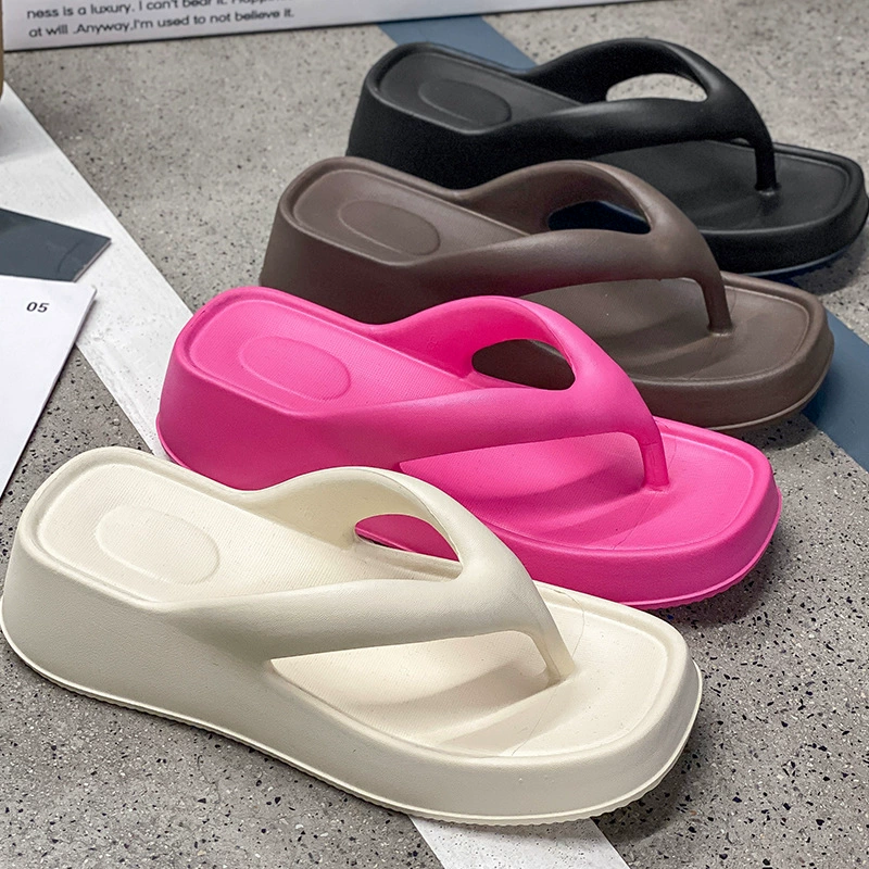 2025 новых дышащих шлепанцев для женщин, универсальная верхняя одежда, средний каблук, простые сандалии для женщин на выход.