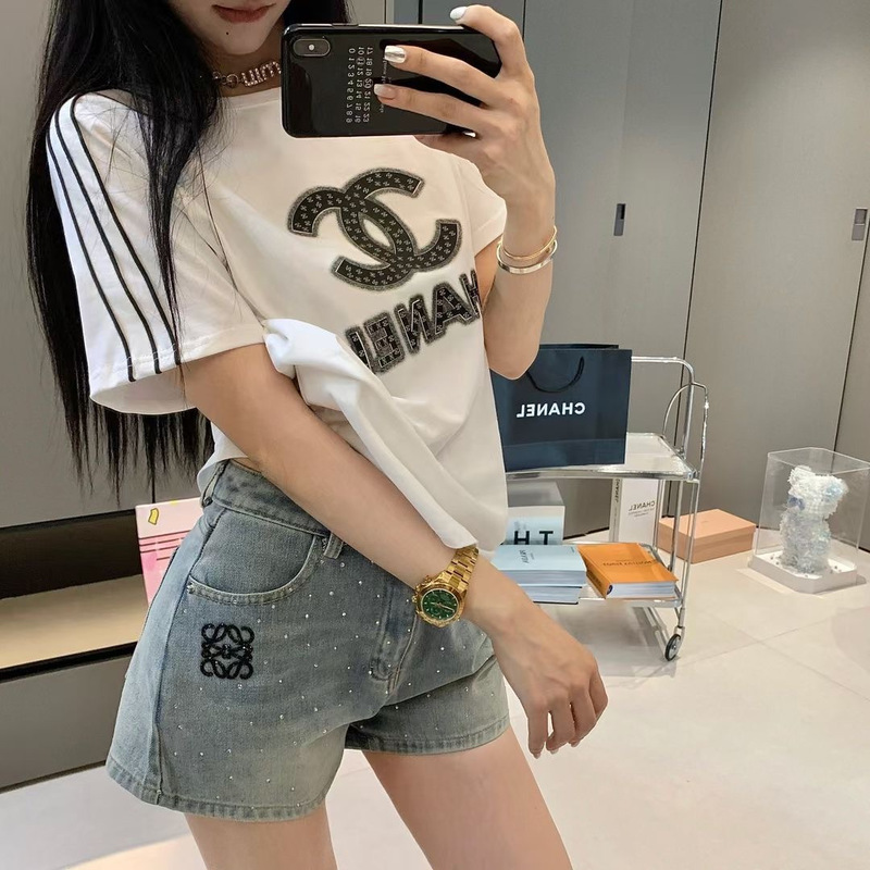 Shenzhen Nanyou Lowe Heavy Industry Rhinestone Embroidered Jeans for Women, Fashionable Versatile Slimming High-Waisted Washed Shorts Trendy Brand