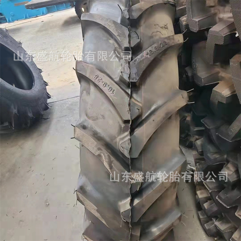 16.9-28农用四轮拖拉机加强型人字花纹轮胎16.9-28防滑耐扎轮胎