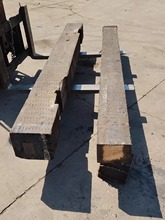 火车轨道铁路旧枕木设备承重垫木油浸防腐二手木枕景观车用支腿木