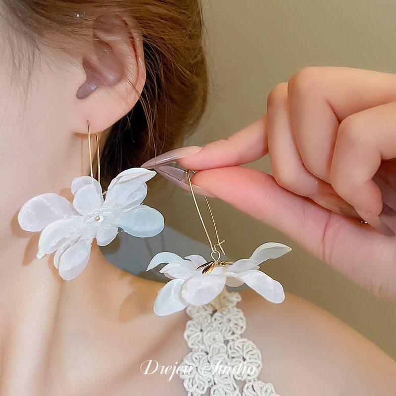 Pendientes de perlas de cristal de diamante de aguja de plata pendientes largos de lujo de Luz Retro europeo y americano pendientes dulces frescos de alto grado para mujeres