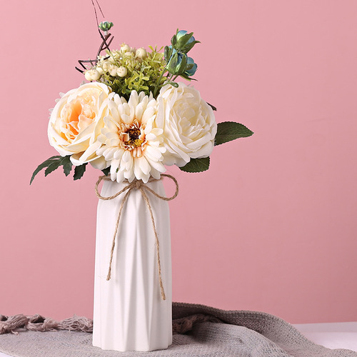 Small ceramic vase with white dried flowers and gypsophila creative hydroponic pothos vase decoration living room flower arrangement home decoration