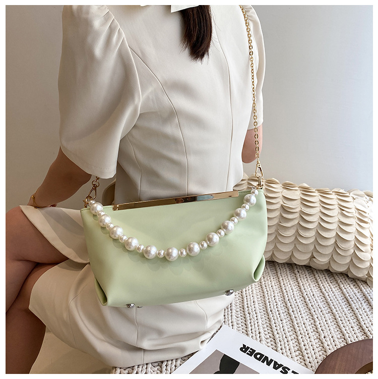 Fashion Pearl Chain Solid Color Messenger Bag display picture 4