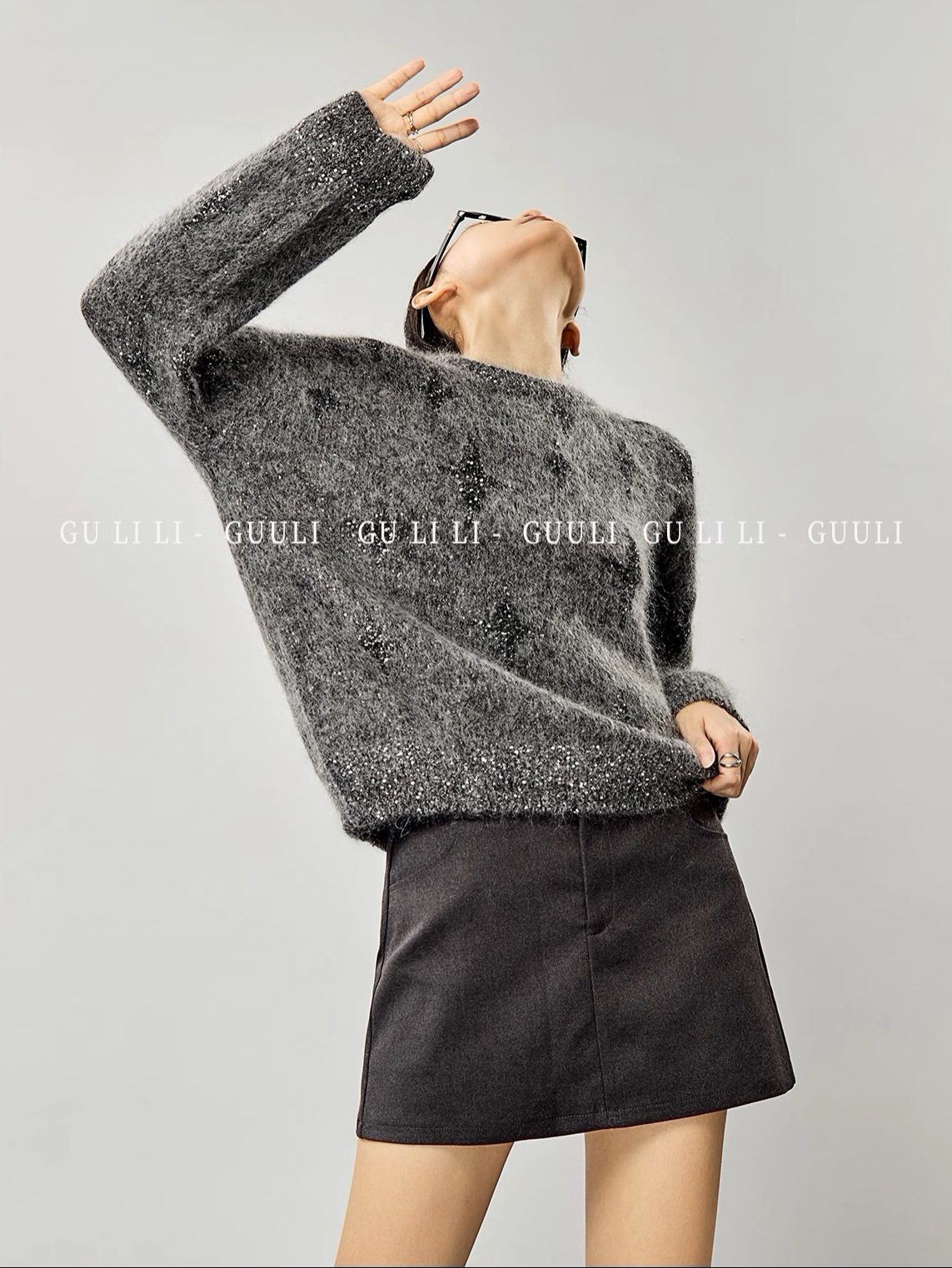 区里Guuli/灰色の丸首のプルオーバー