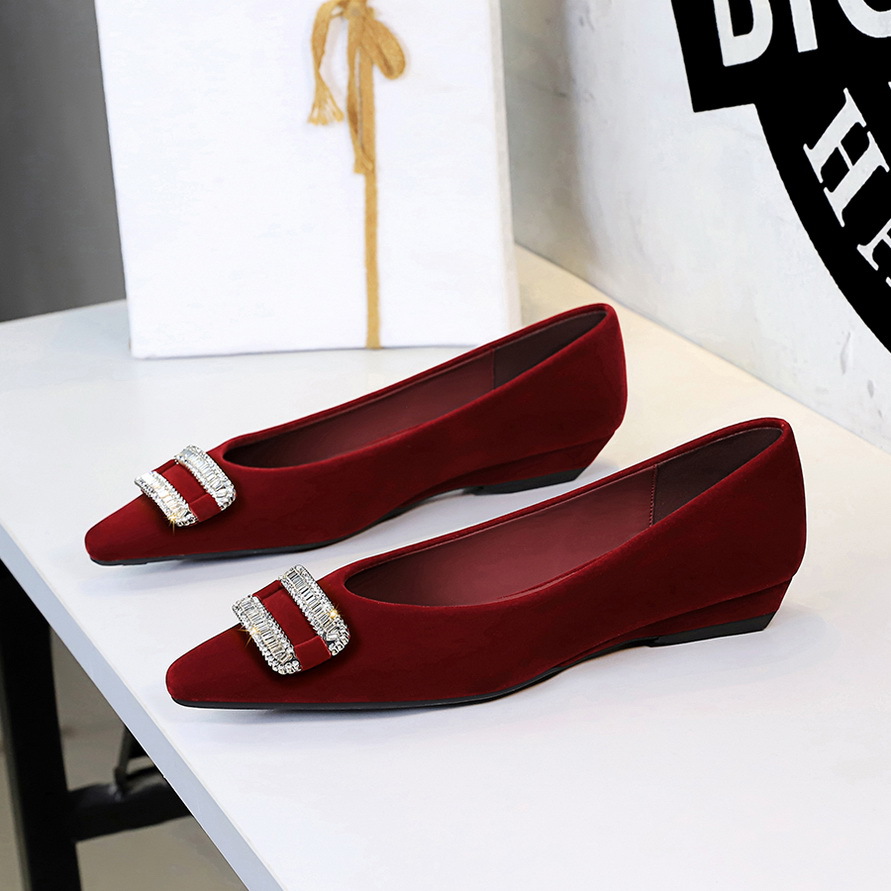 3685-K76 French-style Elegant Rhinestone Buckle High-end Plush Pointed Toe Shallow-cut Stylish Wedge Heel Women's Shoes_vogvips.com