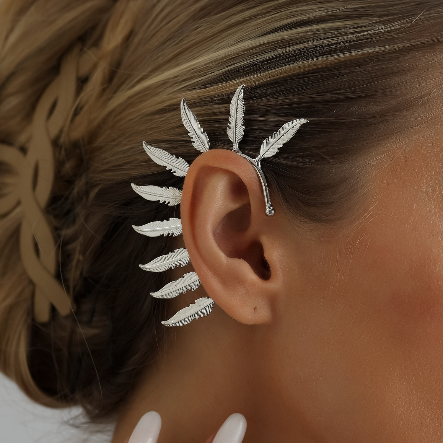 European and American Cross-Border Jewelry Metal Feather Ear Cuffs Non-Pierced Integrated Ear Clips Niche Design Exaggerated Earrings