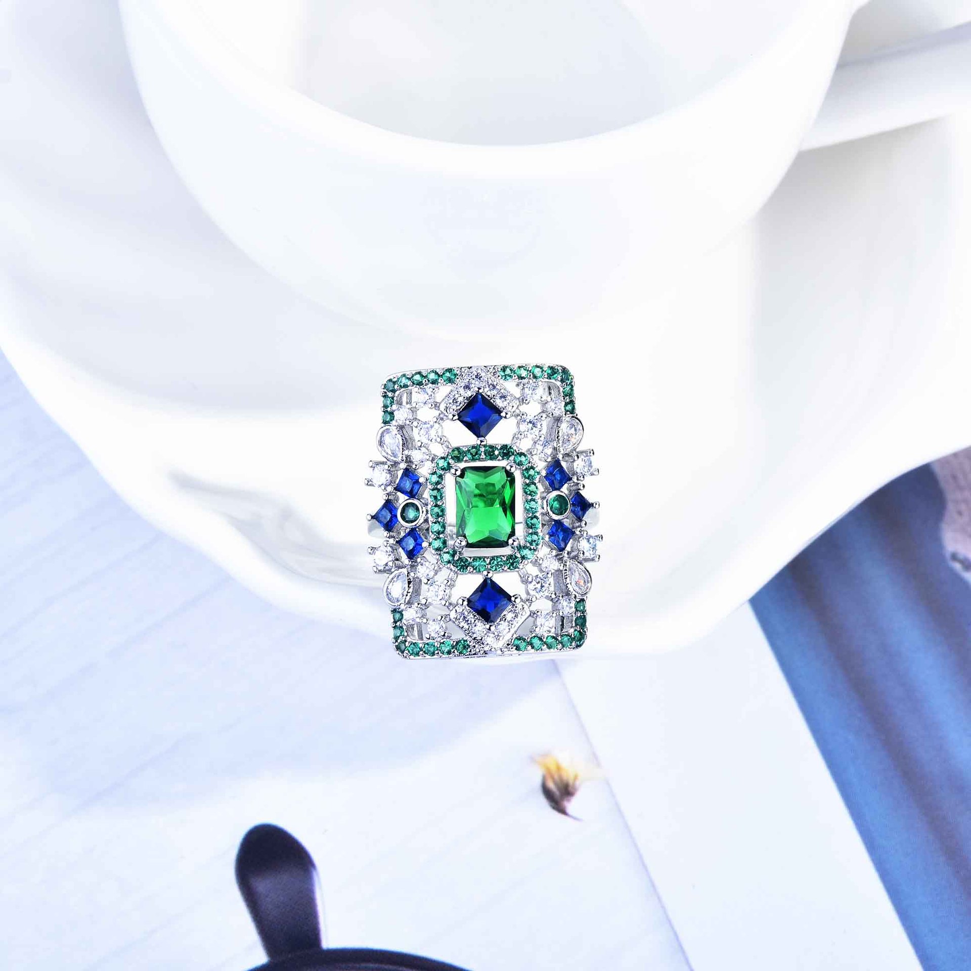 Fashion Emerald Open Ring New Fashion Small Fragrance Autumn And Winter Jewelry display picture 1