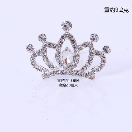 Selling small crowns, exquisite princess hair combs and hair clips at a wholesale stall, cute white crystal headpieces and dress crowns