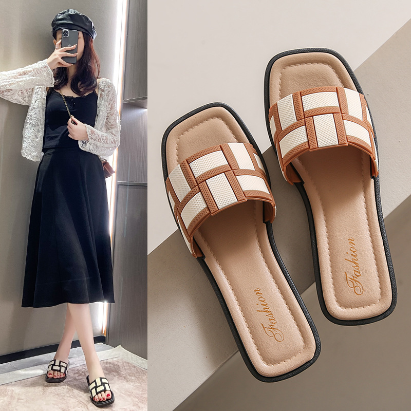 Zapatillas simples francesas para mujeres 2025 verano nuevo dedo desnudo de vacaciones de moda zapatillas al por mayor