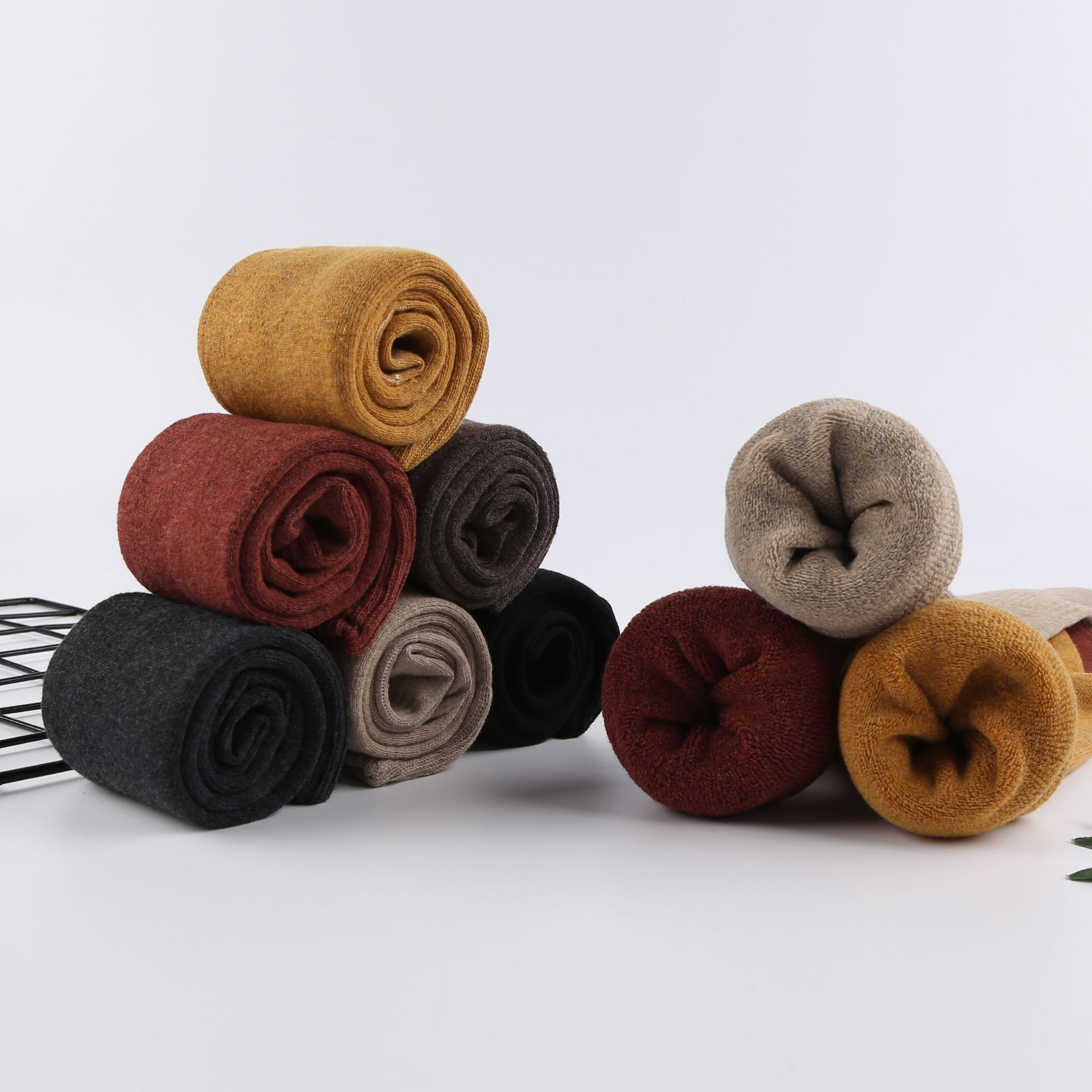 Zhuji calcetines de otoño e invierno al por mayor de las mujeres medias de invierno cálido color sólido forrado de lana gruesa larga Terry sobre la rodilla Calcetines