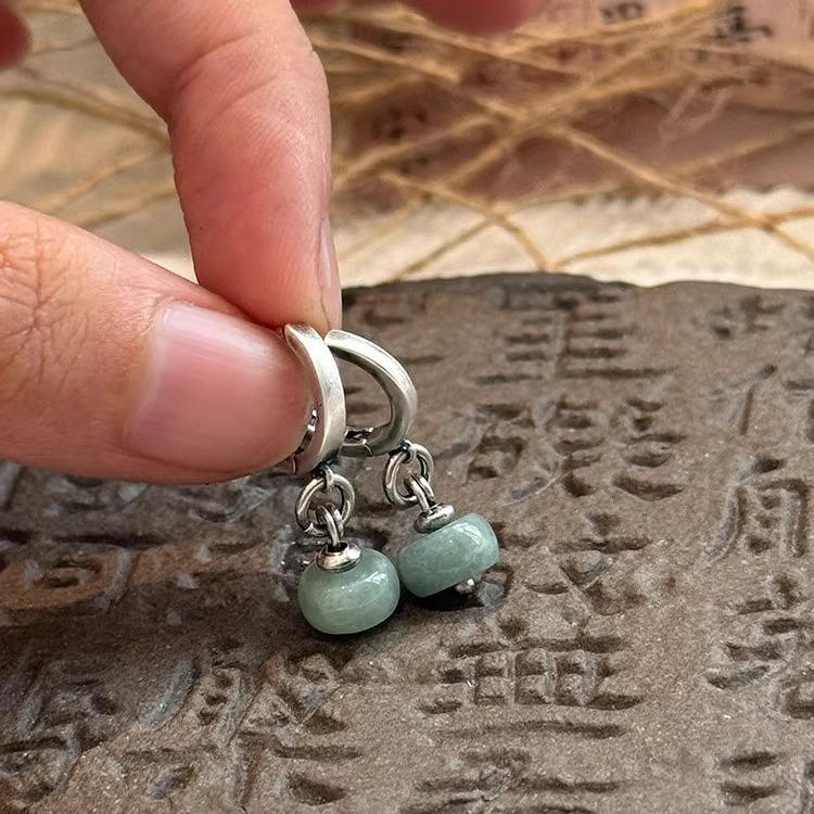 2025 new Hetian jade earrings women's new temperament retro girlfriends spring and summer women's French simple all-match
