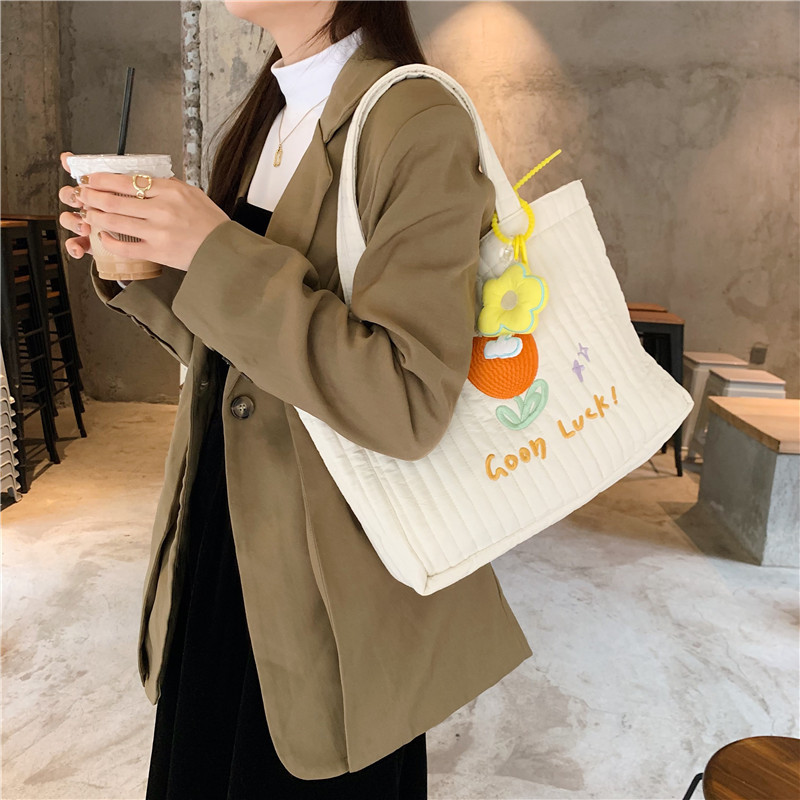 112291 Fresh and delicate quilted embroidered tote bag, a canvas bag for female students' classes, a simple and artistic shopping bag undefined