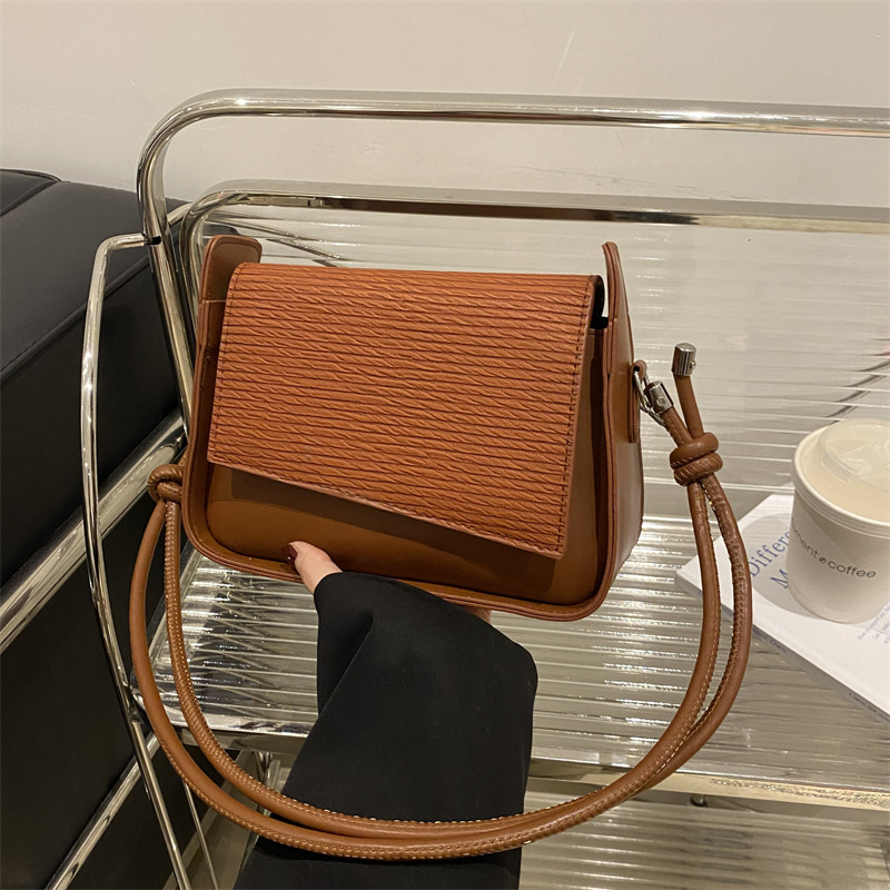 Bolsos de brazo de textura coreana retro mujeres 2025 primavera nueva moda de nicho de alta capacidad bolso de hombro