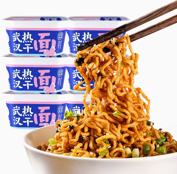 楊主の番頭の優れたラーメンの粉の麺の野菜の卵の広い粉の金のスープの肥えた牛の多い味の桶はインスタント食品の量の大きい特恵に便利です。