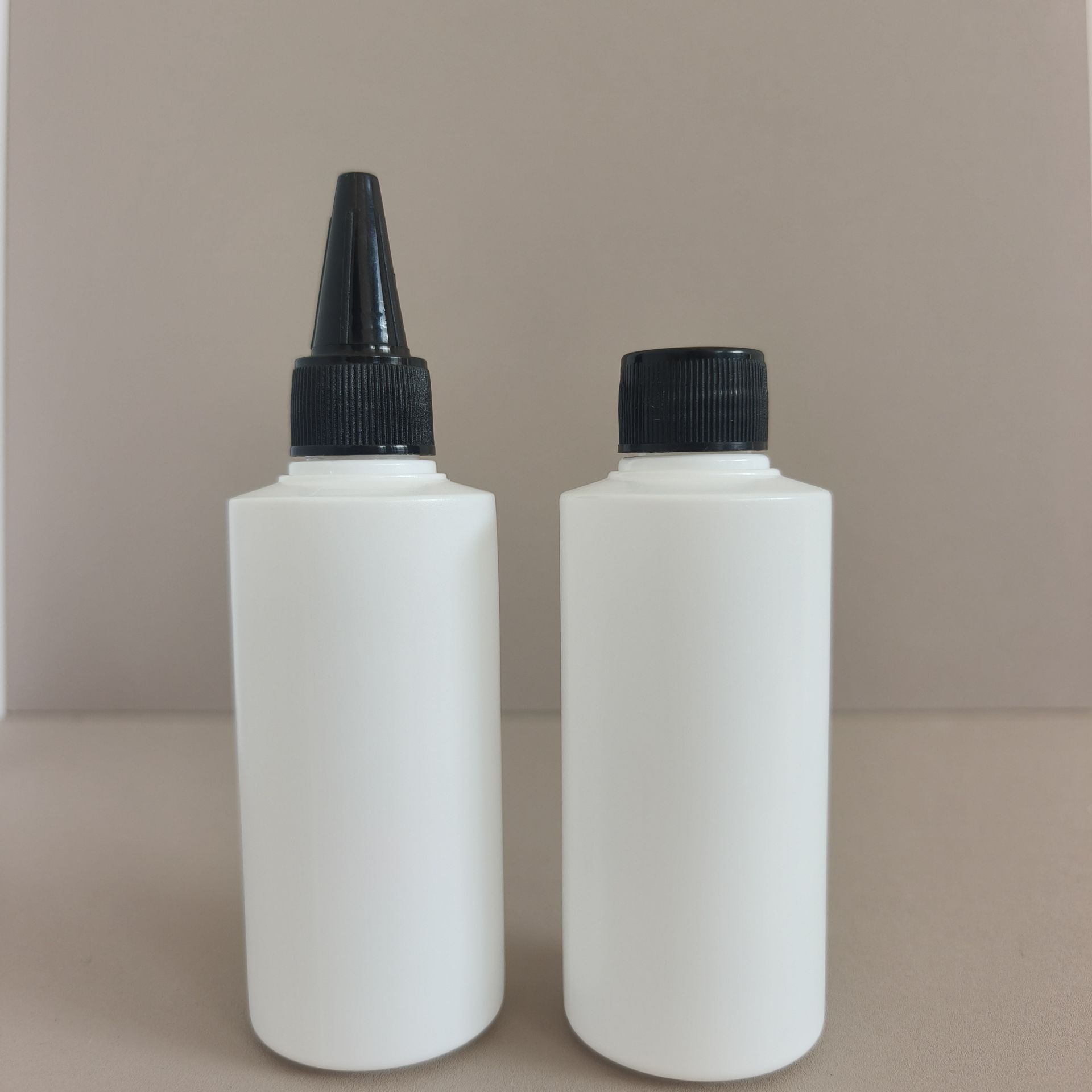 厂家批发100ml平肩尖嘴瓶绘画染料瓶白色pe塑料瓶分装瓶挤压瓶子