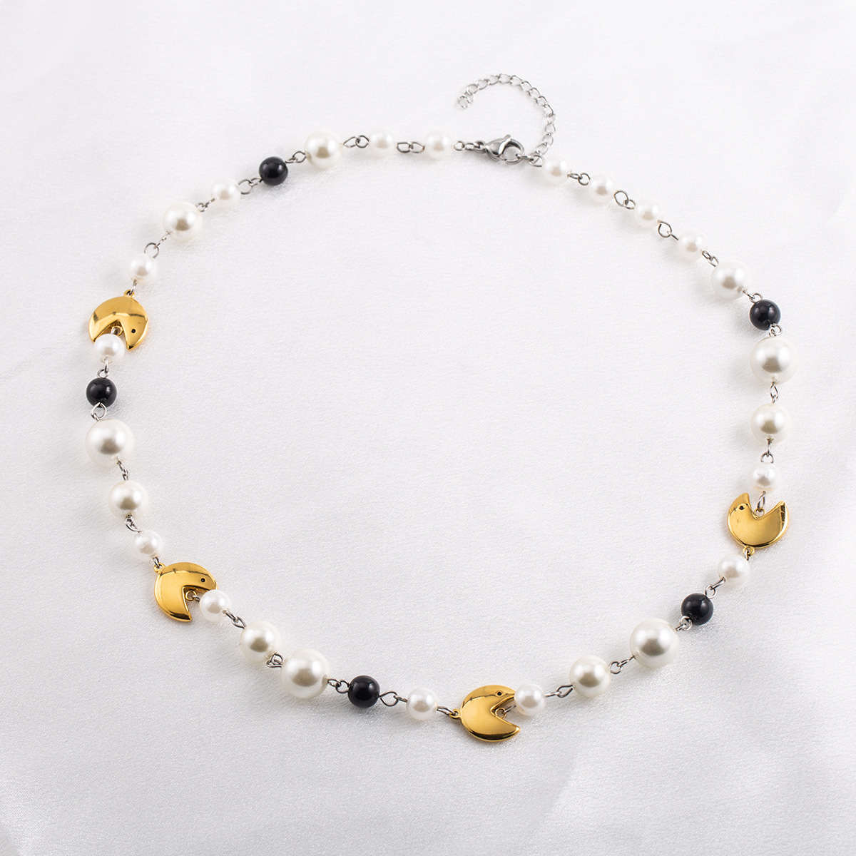 Cross-border foreign trade new products small fresh creative personality trend titanium steel men's hip-hop imitation pearls smiley face beaded necklace