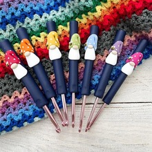 羳 Rainbow gnome crochet hook ϱD߲СhᘶY