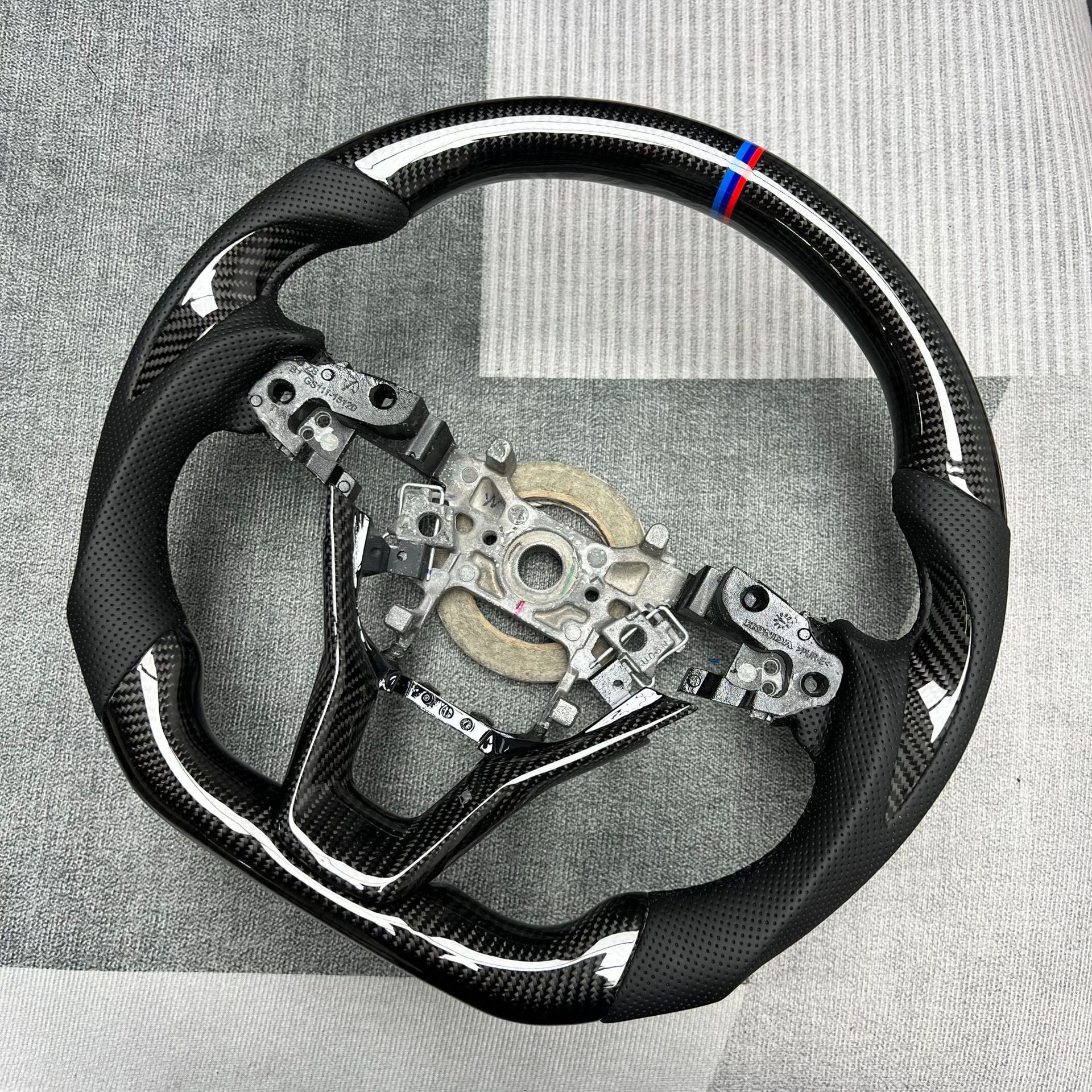 Manufacturer's Hot-Selling Custom Car Steering Wheel Suitable for Honda 10Th Generation Accord Carbon Fiber Steering Wheel Modification and Processing