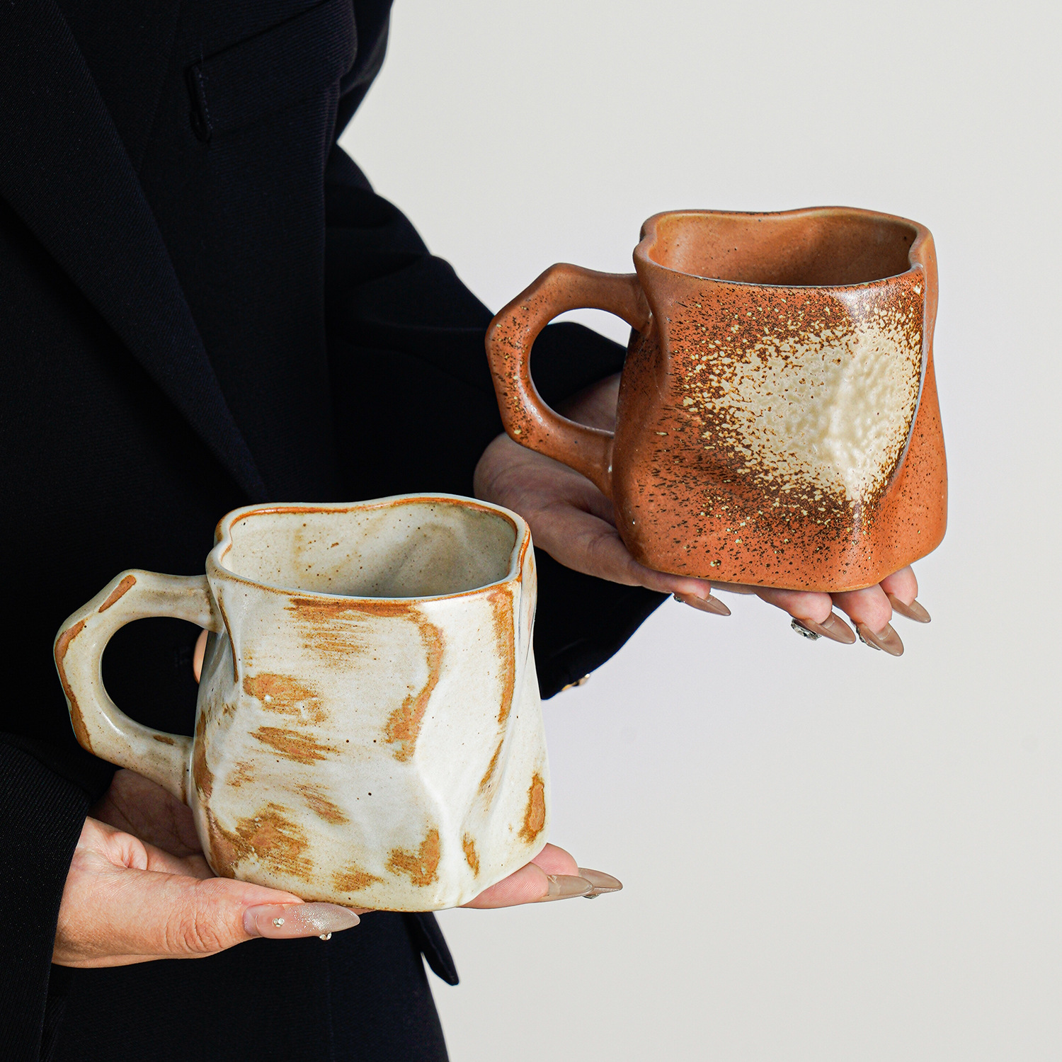 Taza de forma especial de cambio de horno, taza pellizcada a mano, taza de agua de café con leche de alta calidad de cerámica, taza de té de café de oficina, regalo pequeño
