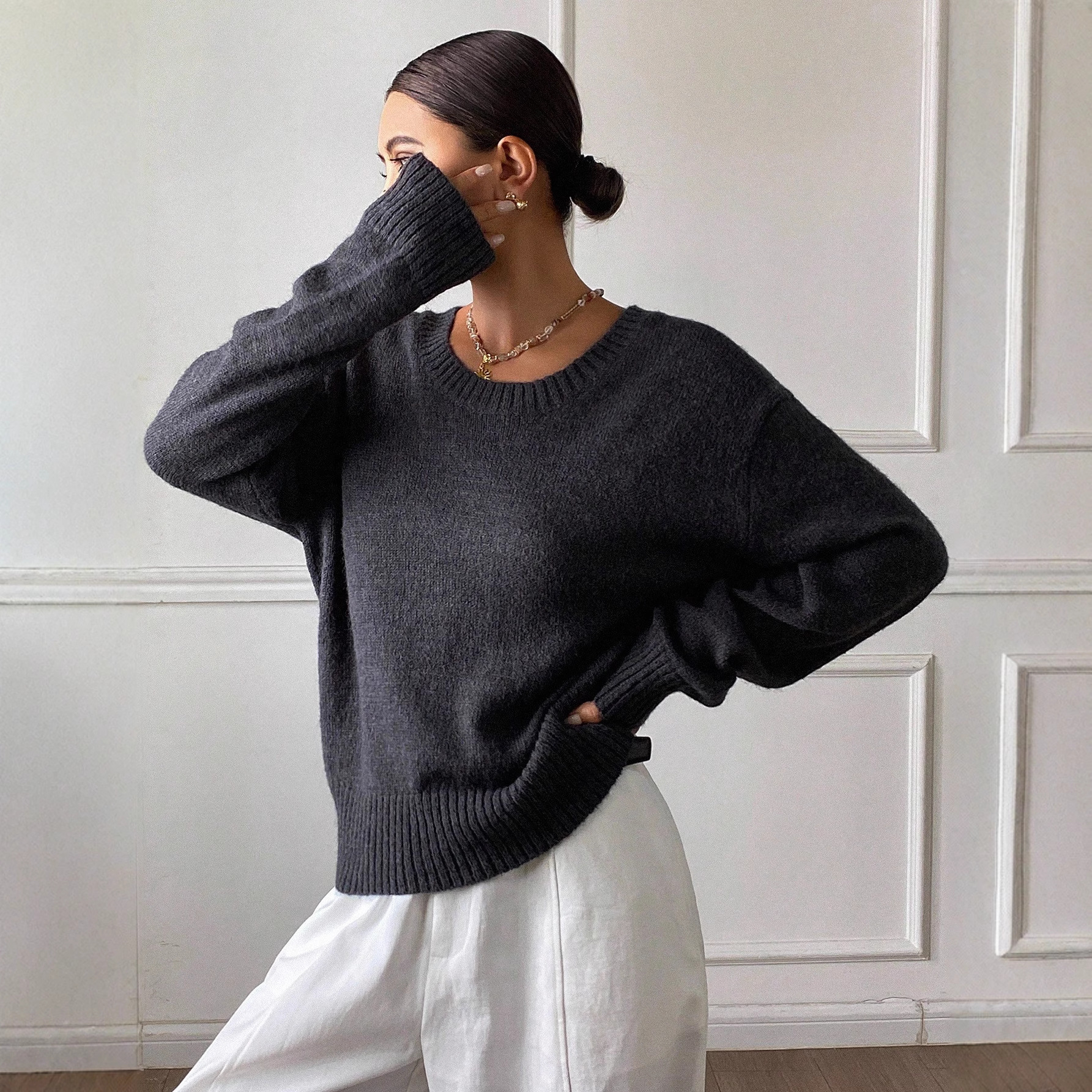 Pull en maille épaisse à col rond, style décontracté, manches longues, gris, idéal pour l'hiver._voghion.com