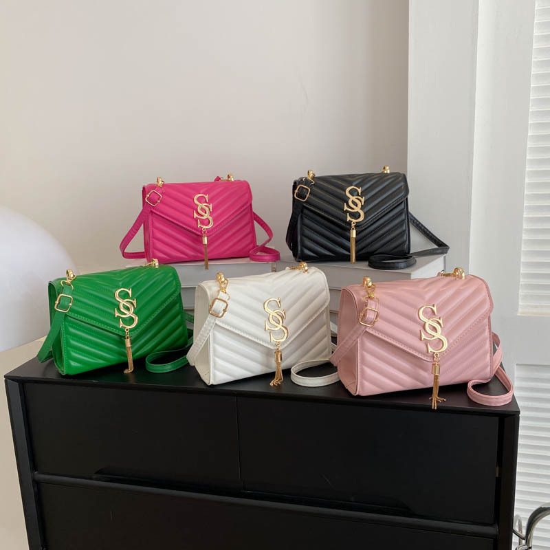 Bolso simple de moda personalizada para las mujeres 2023 otoño nueva moda metal borla bolsa de hombro cadena mensajero bolsa para mujeres