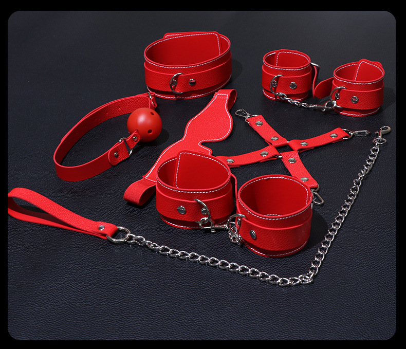 SM Props Set with Silicone Mouth Gag, Handcuffs and Nipple Clamps, Black — detail image 21