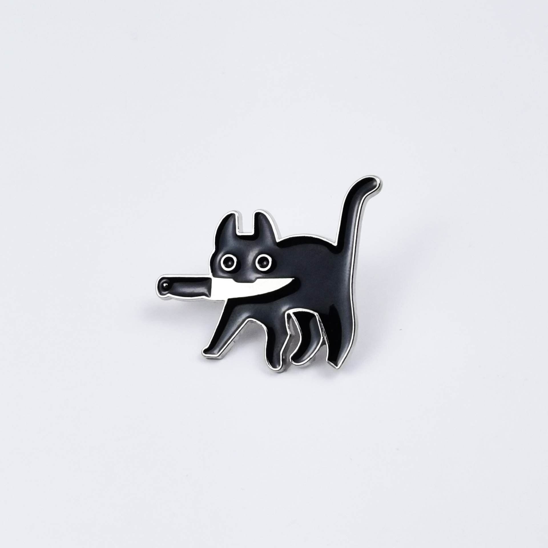 Personalidad, divertido, cuchillo, gato, insignia de metal, cuchillo, letras en inglés, decoraciones creativas, broche de ropa de aceite de goteo de aleación