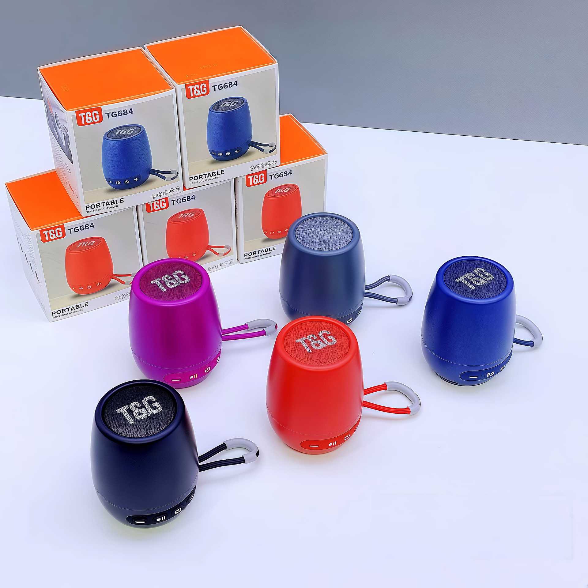 Explosión transfronteriza portátil TG684 altavoces Bluetooth TWS tarjeta USB FM radio regalos mini sonido de acero
