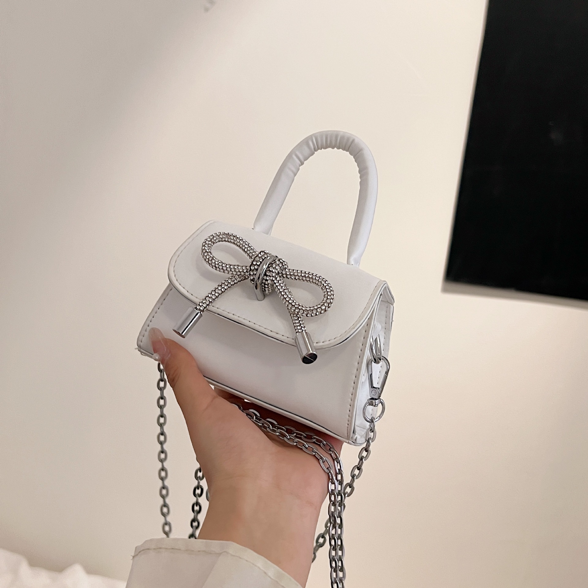 Ins niche French textured bag female 2024 new bow small square bag stylish shoulder messenger bag_voghion.com