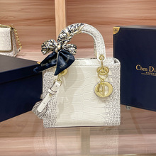 ��Ƥ����Ů��Ʒ�|�{�~�y������Ůʿ������W���ٴ�r�Іμ�б���