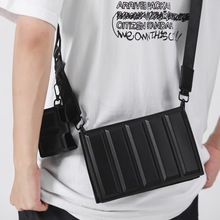 新款2023斜挎包男潮酷流行巧克力挎子母小方包情侣格纹压痕单肩包