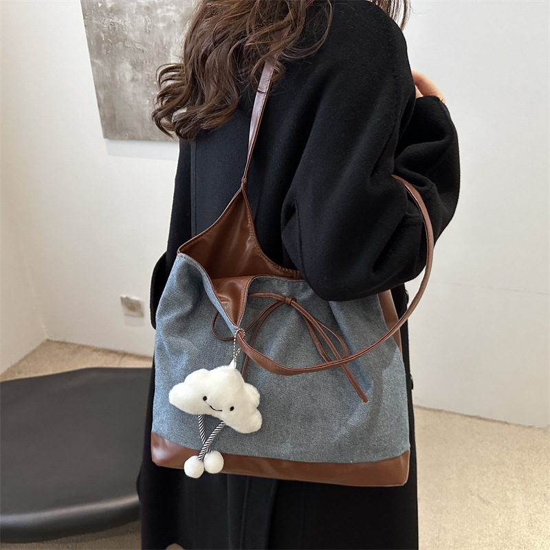 Invierno nuevo bolso de arco de gran capacidad de hombro bolso axilar 2024 este año bolso ocio popular bolso especial