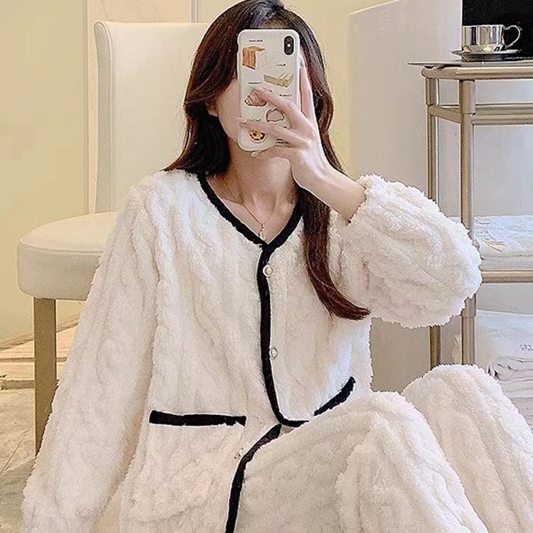 Pijamas de lana de coral para mujer otoño e invierno manga larga 2024 nuevo estilo más franela gruesa de terciopelo traje de servicio a domicilio de alta gama