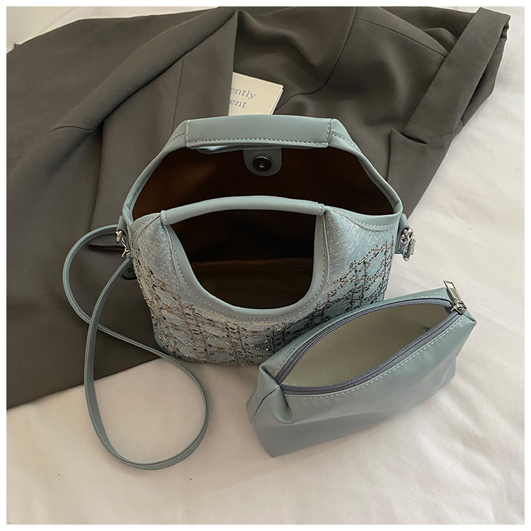 A niche design, fashionable and versatile single-shoulder hand-carry commuter bag for women, a new summer 2025 simple crossbody bucket bag Specification drawing