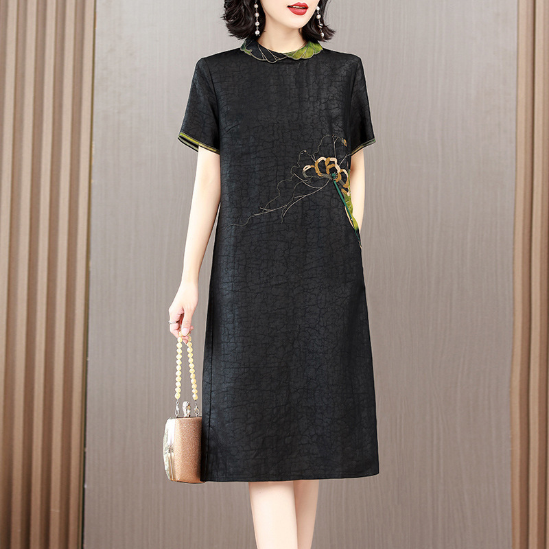 2023 Summer New Middle-aged Mother Silk Heavy Embroidered New Chinese Style Retro Slimming Cheongsam Dress