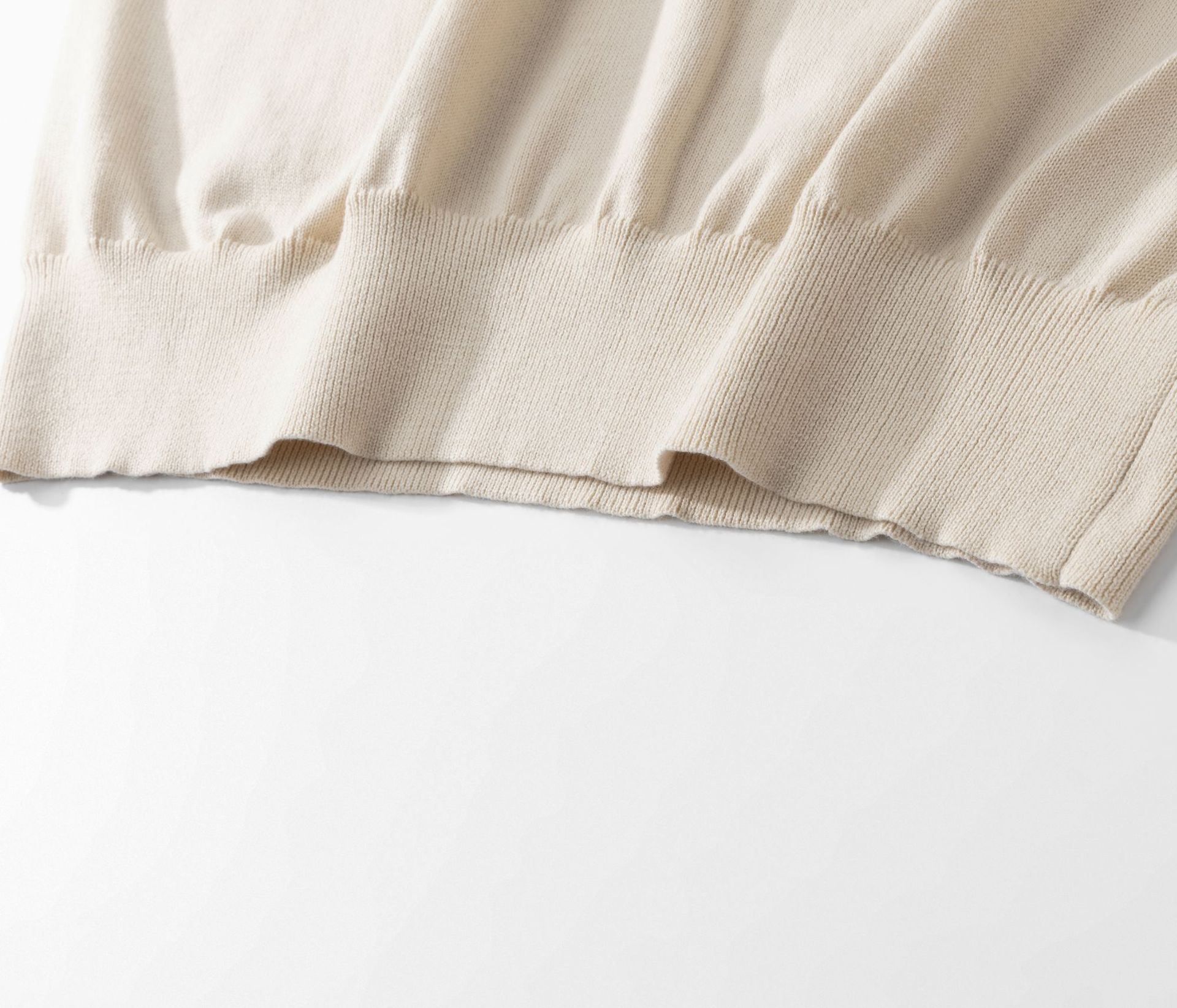 Klassischer V-Ausschnitt-Wollpullover – Zeitloser Strickpullover für Damen und Herren, Herbst-Winter-Freizeitmode (Beige) – S/M/L/XL_voghion.com