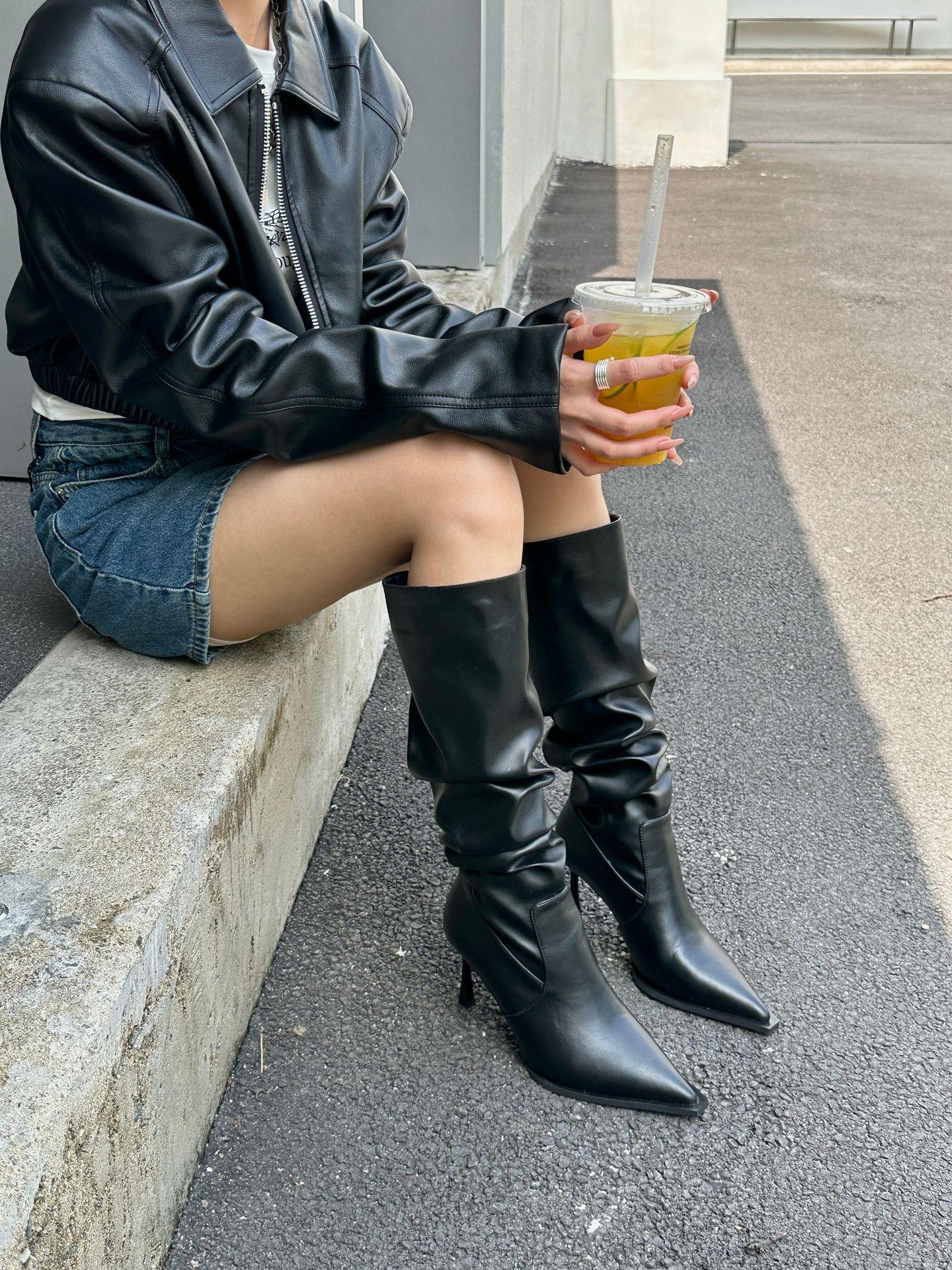 2024 Herbst Winter neue spitze, plissierte Lederstiefel mit hohen Absätzen und Ärmeln, die für Frauen schlanker aussehen sollen_voghion.com