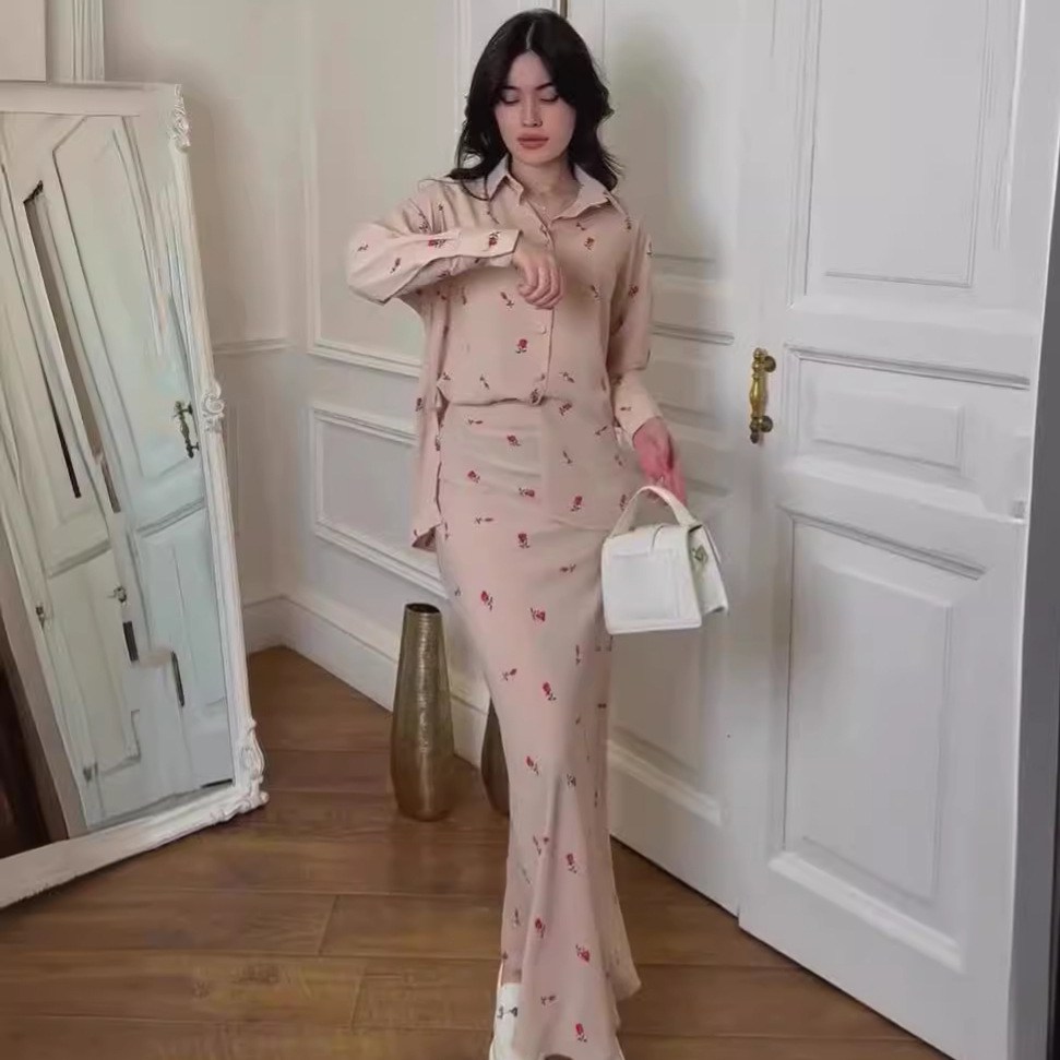 Abbigliamento da donna, estivo, due pezzi, traspirante, casual, con risvolto, vestito con stampa floreale_voghion.com