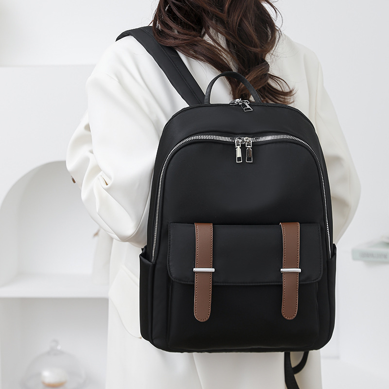 Comercio exterior al por mayor 2025 nueva mochila de nailon para mujer de color de contraste, mochila de computadora de gran capacidad anti-salpicaduras