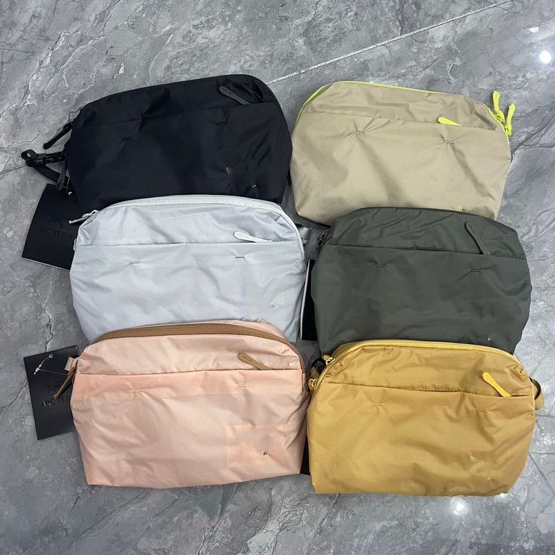 鳥バッグ2025 刺繍鳥6L 男女兼用 カップル向け スポーツカジュアル ショルダーバッグ 斜め掛けバッグ 収納力抜群 カジュアルで多用途|undefined