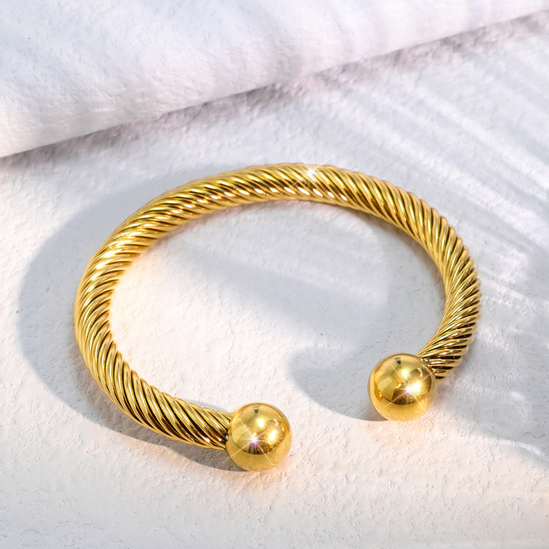 Europe and the United States hot-selling fashion titanium steel twisted wire room gold bracelet stainless steel wire rope bracelet cable bracelet wholesale