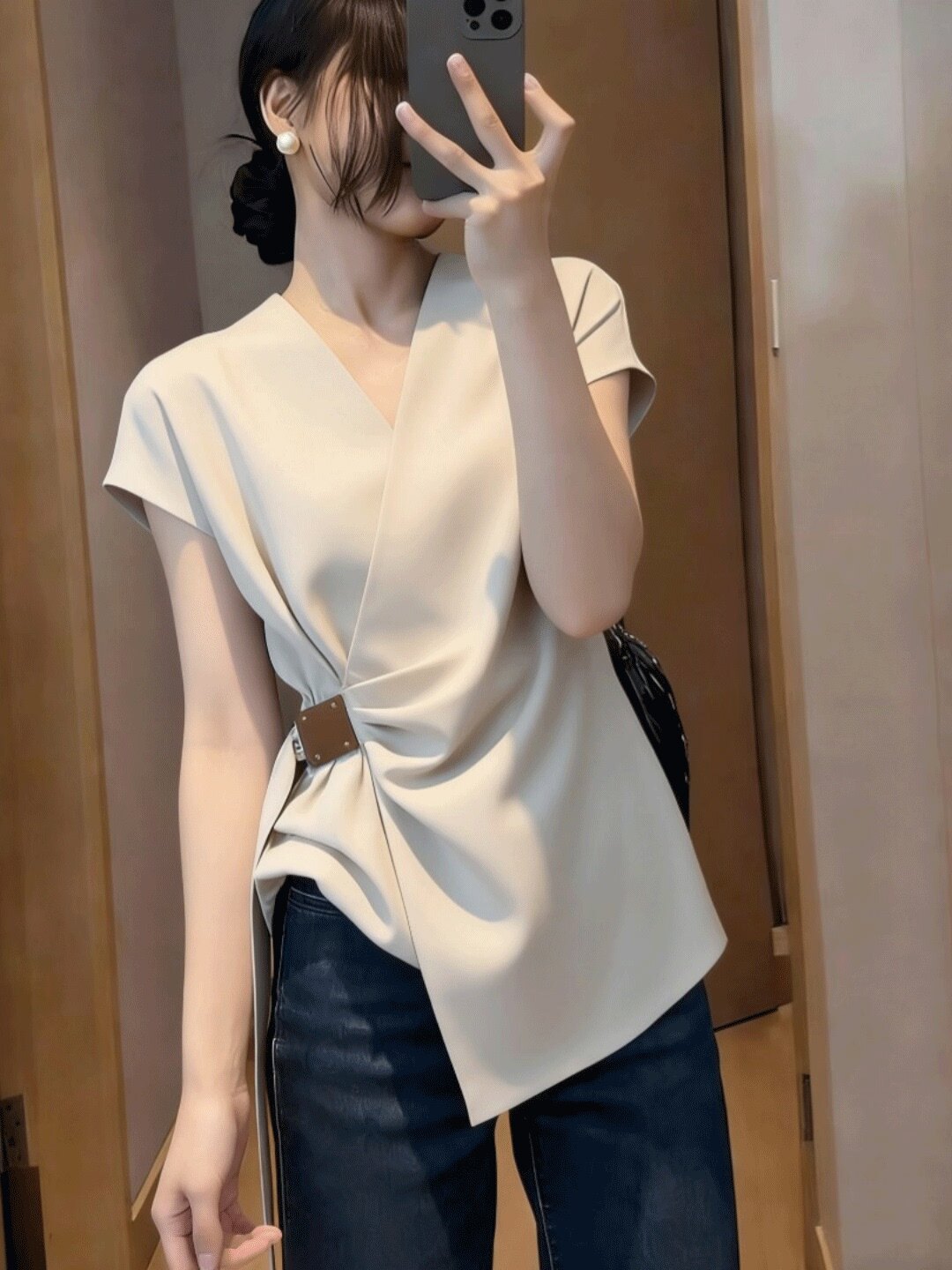 Áo thun nữ cổ chữ V tay ngắn kiểu Pháp, thiết kế eo thon không đối xứng — màu mơ