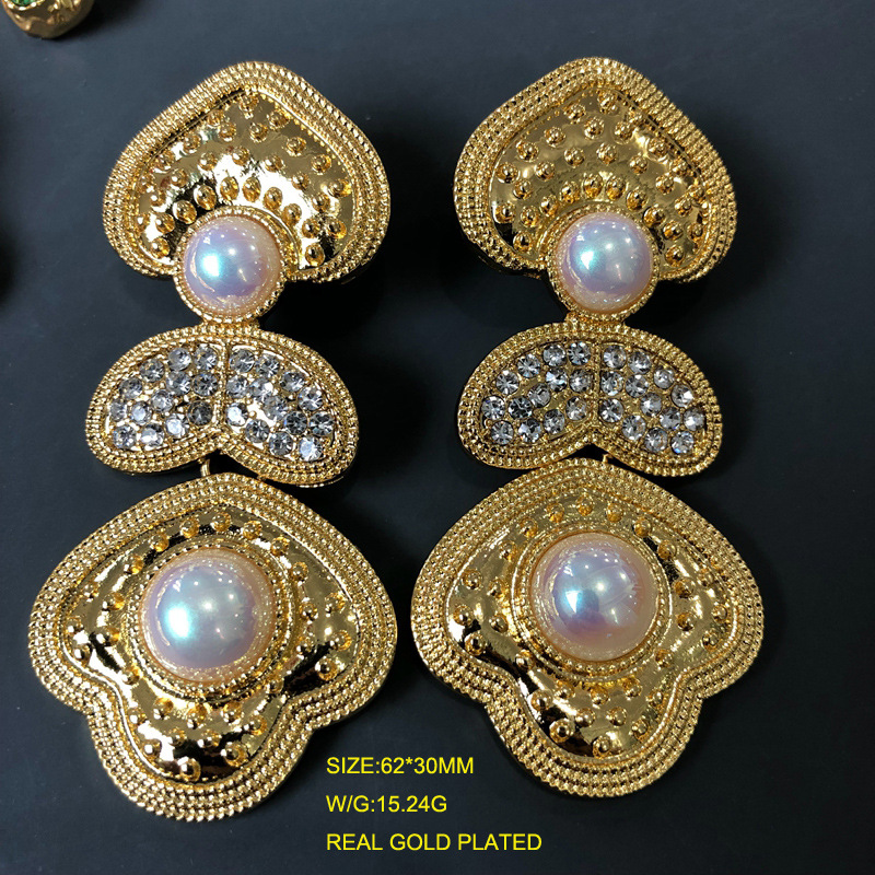 1 Pair Quantity Banquet Occasion 1 Pair Retro Geometric Alloy Plating Artificial Pearls Rhinestones Women's Earrings