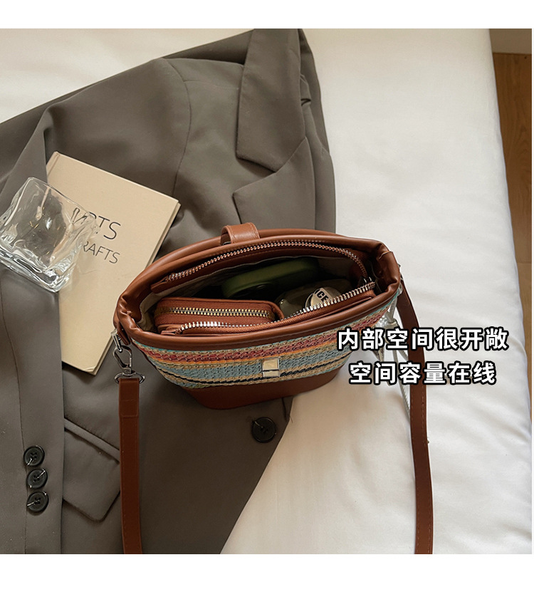 A trendy and fashionable straw-woven phone bag for women in the summer of 2025, a Korean version of a niche and simple crossbody bag undefined